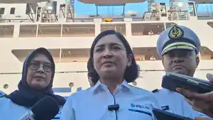 Direktur-utama-Pelni-Tri-Andayani-di-Priok.jpg