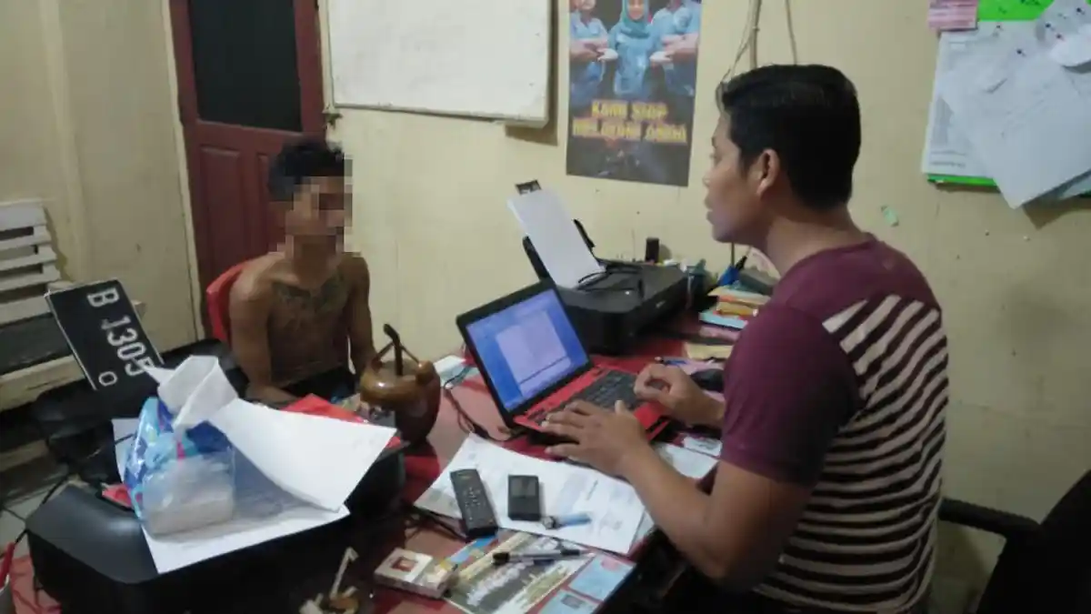 Acungkan Celurit, Bocah SMP Cegat Pengendara Motor dan Rampas Uang Rp 1 Juta