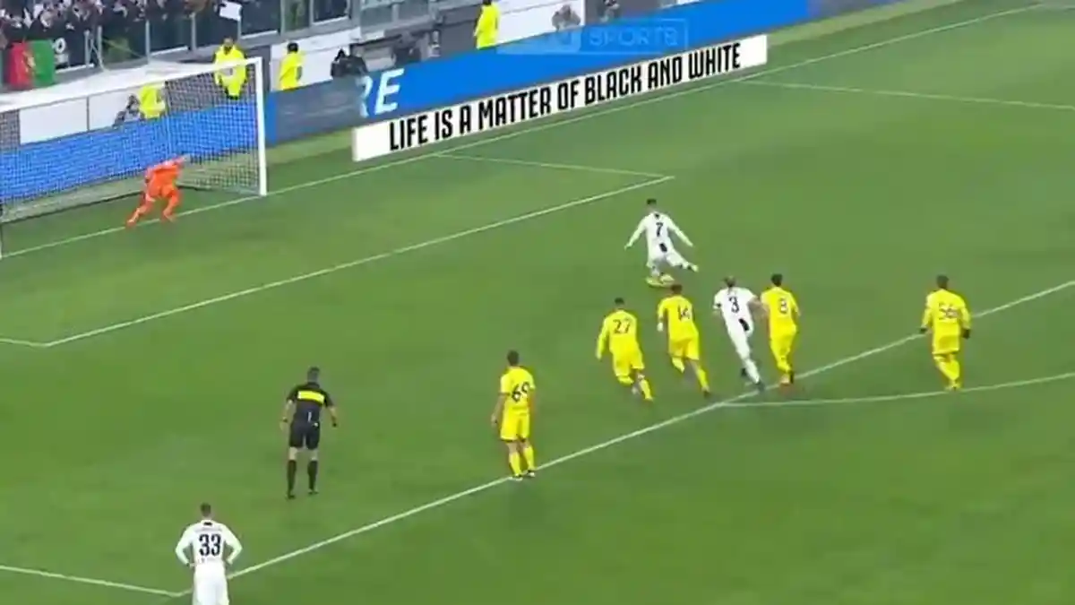 Kiper Ini Gagalkan Penalti Ronaldo, Juventus Gulung Chievo, Ini Cuplikan Golnya