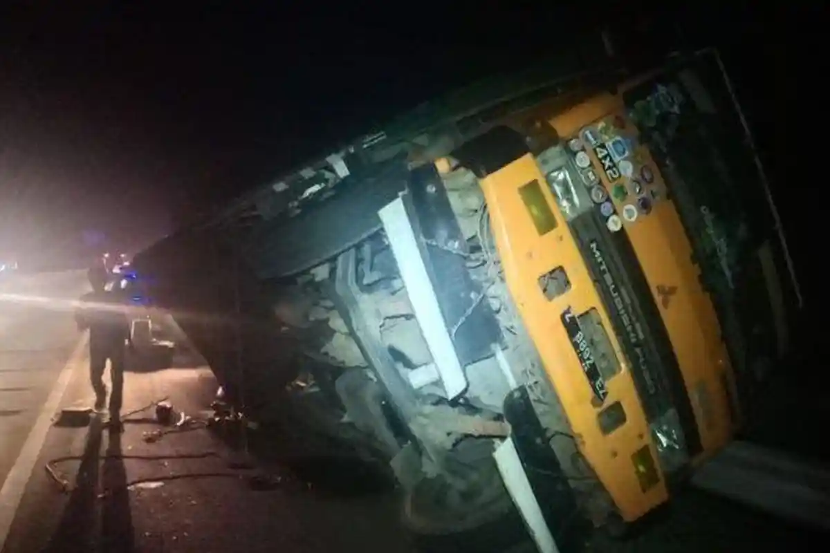 Kecelakaan Maut Pukul 00.30 WIB, 3 Orang Sopir Tewas Tertimpa Truk, Korban Bermaksud Menolong Rekan