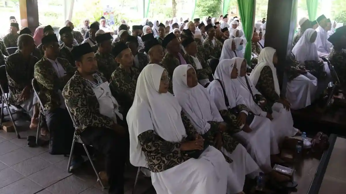 Ade Farhan Jadi Jemaah Calon Haji Termuda dari Blora, Mendaftar Haji saat Umur 8 Tahun