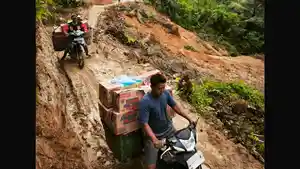 Penyaluran-bantuan-menembus-Desa-Kampung-Alur-Mentawak-Kabupaten-Aceh-Tamiang.jpg