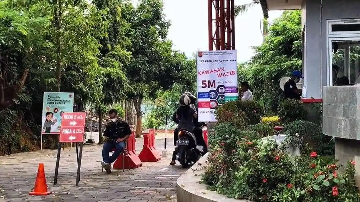 Pengunjung Luar Daerah Mulai Padati Objek Wisata Goa Kreo Semarang