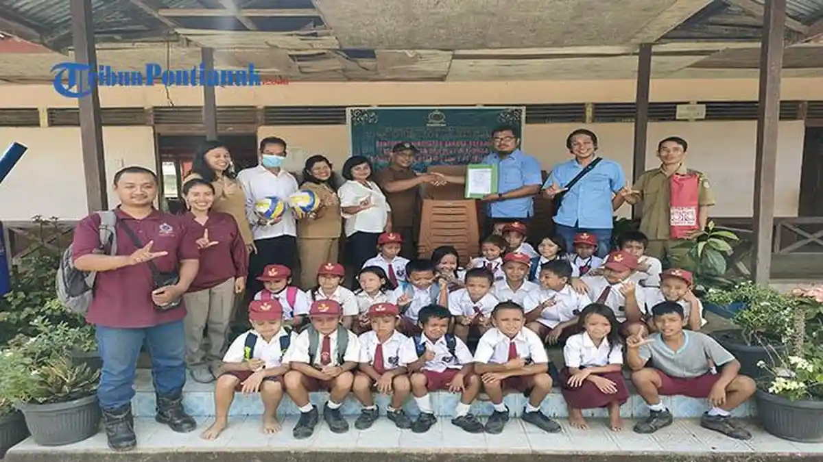 Peduli Pendidikan, Sampoerna Agro Berikan Bangku dan Alat Olahraga di SDN 25 Jambu