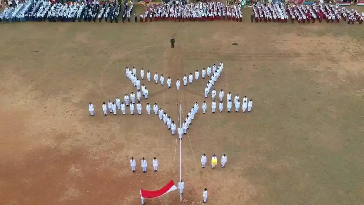 Kreatif, Paskibra Bontocani Bone Bentuk Formasi Bintang dan Cengkeh