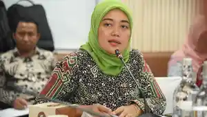 Wakil-Ketua-Komisi-VII-DPR-RI-Chusnunia.jpg