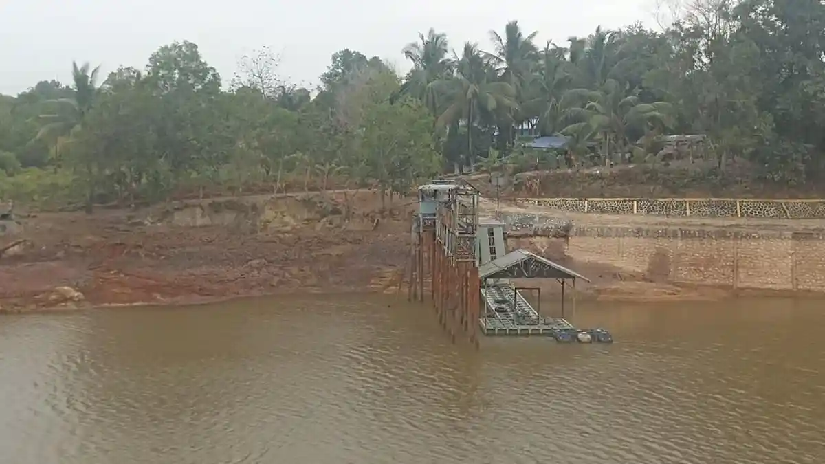 Waduk Sei Bati Karimun Menyusut, Dari Kedalaman Air 10 Meter, Kini Tinggal 2,5 Meter - kekeringan-di-waduk-karimun.jpg