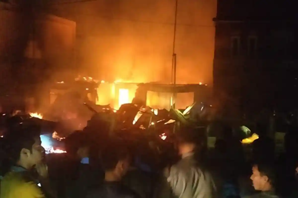 Dini Hari Rofika Lihat Api di Kedai Pecel Lele dari Jendela, Menjalar Cepat Hanguskan 4 Warung