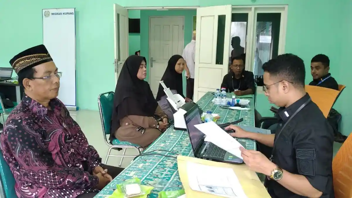 Warga Sumba Barat Daya dan Sumba Barat Antusias Mengurus Easy Paspor