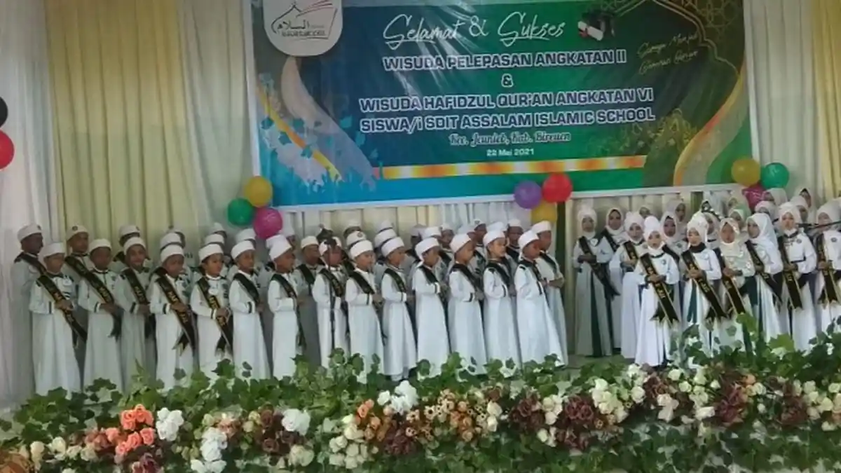 SDIT Assalam Islamic School Jeunieb Wisuda 28 Siswa dan 69 Hafidzul Quran