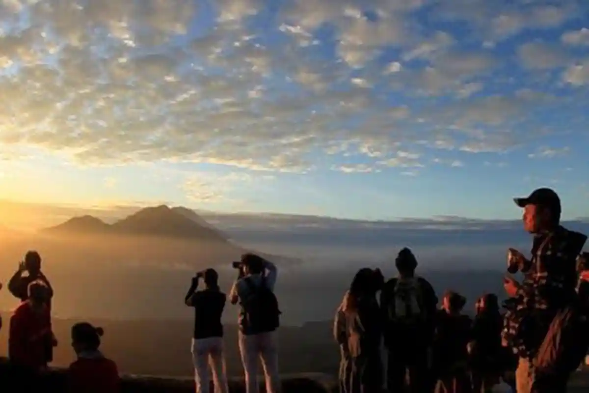 5 Puncak Gunung di Indonesia Ini Sajikan Sunrise Cantik, No 3 Ajaib, Ada yang Cocok untuk Pemula
