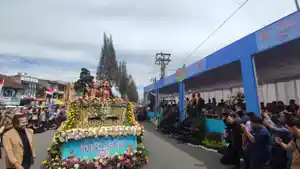 Suasana-kemeriahan-karnaval-mobil-hias-dan-pawai-kontingen.jpg