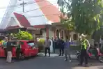 STERILASASI-DAN-PENGAMANAN-Personel-Polres-Lamongan-melakukan-pengamanan.jpg