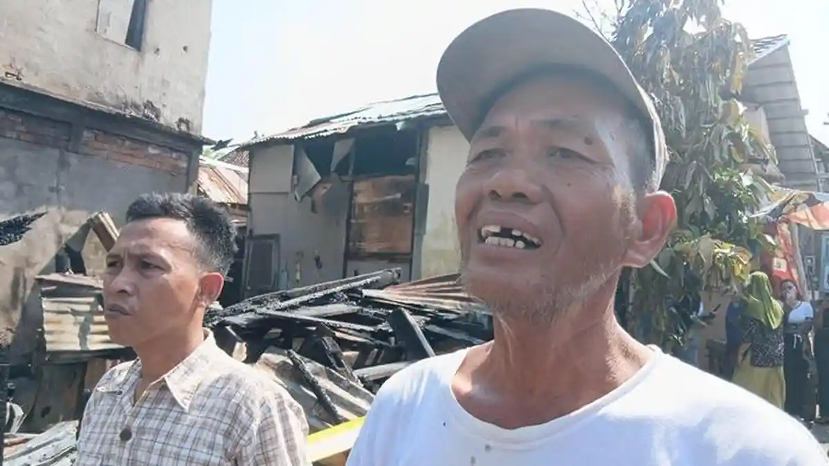 'Saya Pasrah' Pilu Abdullah Penarik Becak Korban Kebakaran di 5 Ulu Palembang, Rumahnya Hangus