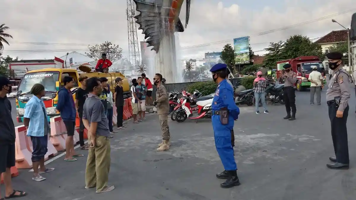 Masih Banyak Wisatawan yang Bandel, Tak Pakai Masker di Pantai Pangandaran