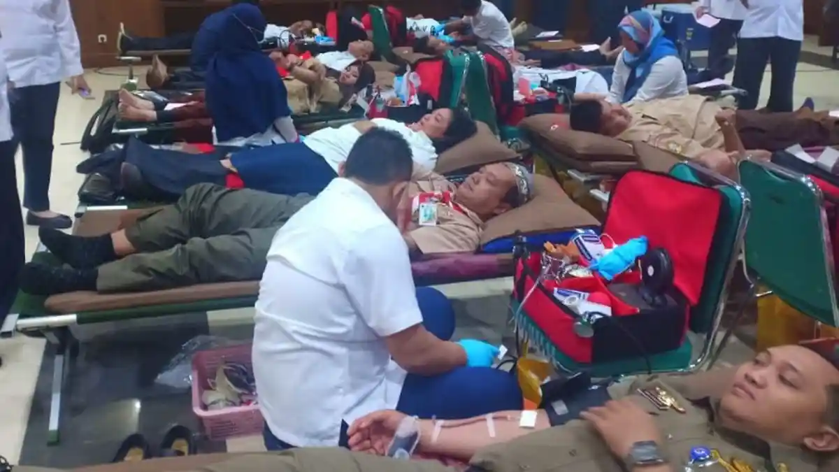 PNS Pemkot Jakarta Pusat Ikuti Kegiatan Donor Darah