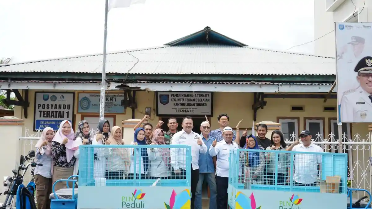 Peduli Lingkungan, PLN UIW MMU Distribusi Gerobak Sampah Listrik di Tiga Kelurahan - Penyerahan-Bantuan-Gerobak-LIstrik-Sebanyak-2-Unit-ke-Kelurahan-Toboko.jpg