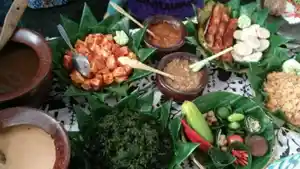 ilustrasi-sego-cawuk-Berbagai-macam-lauk-pauk-dalam-satu-porsi-sego-cawuk-Banyuwangi.jpg