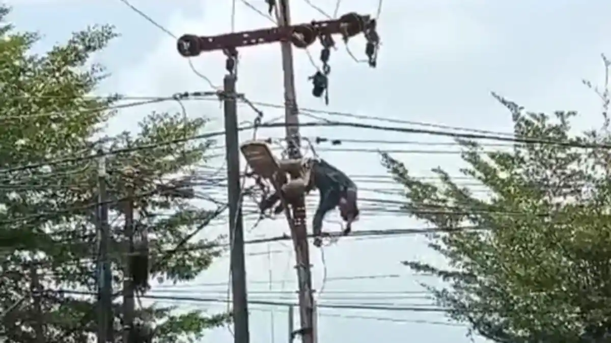 Breaking News, Pria di Tanjungpinang Tersenturm, Badannya Nyangkut di Tiang Listrik