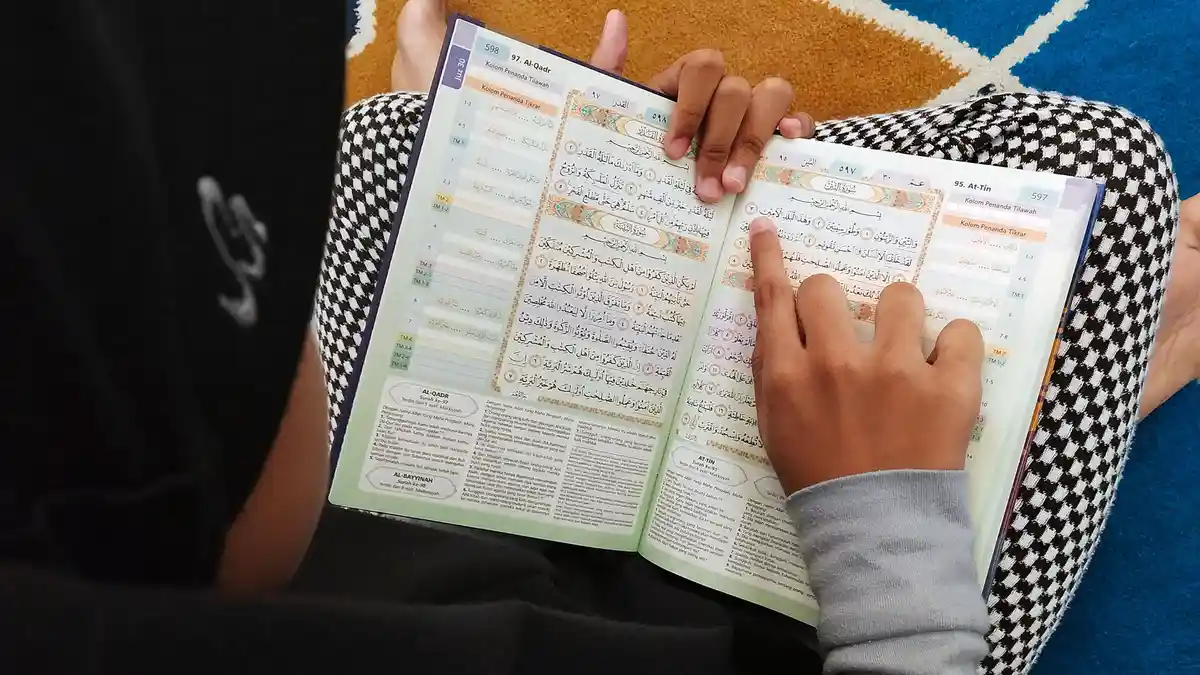 Bacaan Surat Pendek An-Nas: Lengkap Arab, Latin, Terjemahan, dan Tafsir Singkat