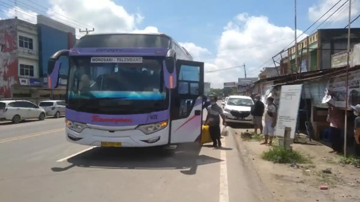 H-3 Larangan Mudik, Warga Sumsel Banyak Mudik ke Jawa, Loket Bus AKAP Tetap Layani Penumpang