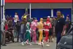 Power-Rangers-di-Tengah-Demonstran.jpg