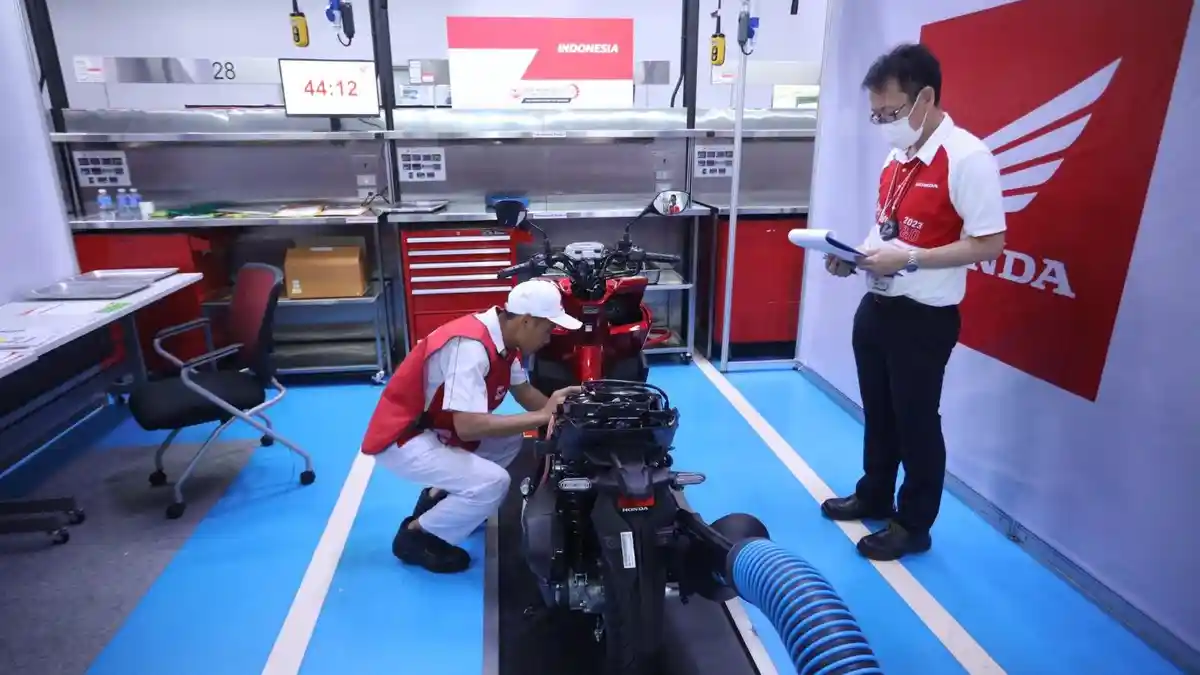 Teknisi Sepeda Motor AHM Siap Hadapi 12 Negara dalam Kompetisi Tingkat Dunia di Tokyo