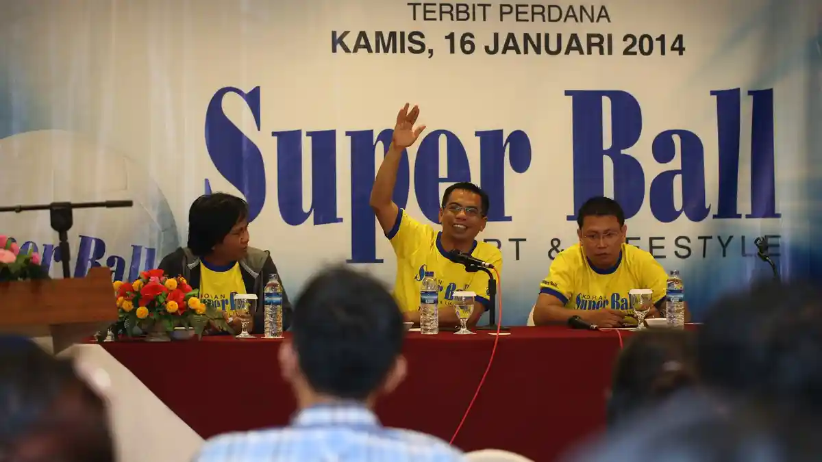 100 SPG Cantik Siap Sebarkan Koran Super Ball