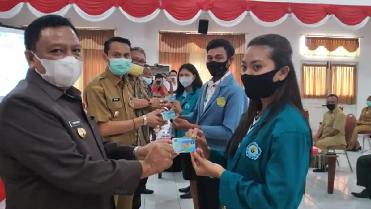 Tanpa Mengganggu APBD, Pemkab Malaka Launching Perdana Kartu Malaka Cerdas-Kuliah