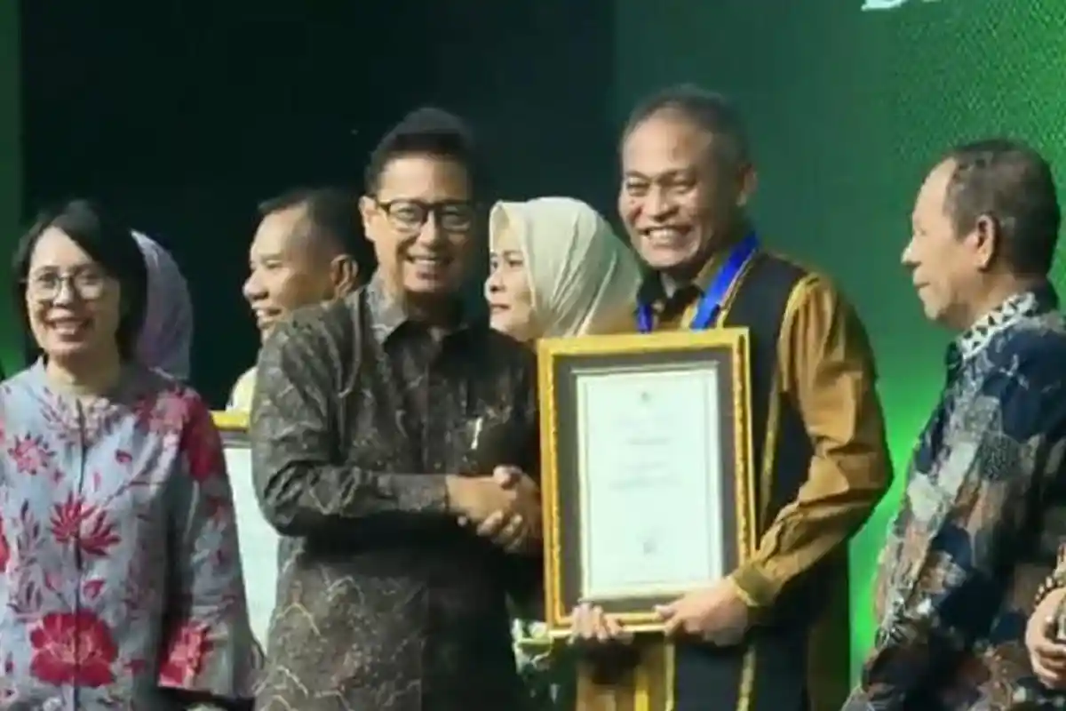 Pemda Lombok Timur Raih Penghargaan Pelayanan Kesehatan Primer Terbaik dari Kemenkes RI