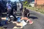 Aparat-Kepolisian-dari-Polsek-Kerambitan-melakukan-oleh-TKP-dan-mengevakuasi-korban-wf.jpg