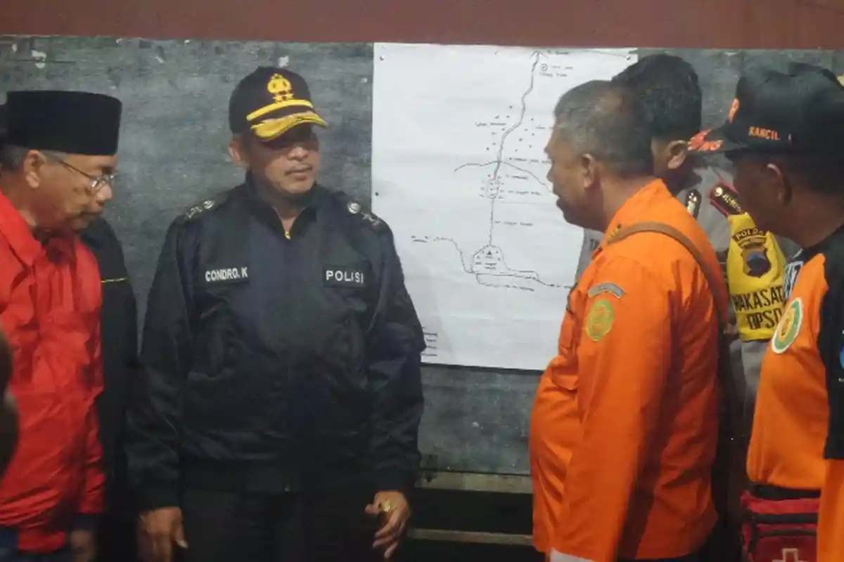 Kapolda Jateng dan Bupati Temanggung Terjun Langsung Pantau Evakuasi Jatuhnya Helikopter Basarnas