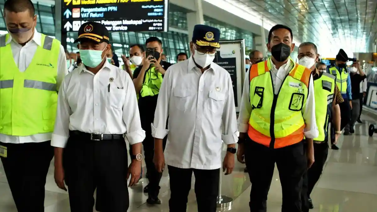 Menhub dan Menko PMK Tinjau Kesiapan Bandara Soekarno-Hatta Hadapi Angkutan Lebaran