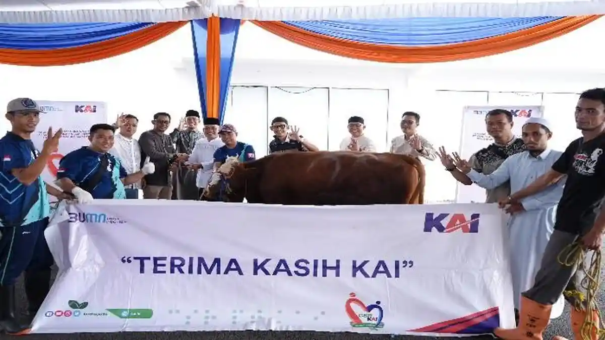 Sambut Idul Adha, KAI Divre III Palembang Salurkan 30 Ekor Sapi Hewan Kurban di Wilayah Operasional