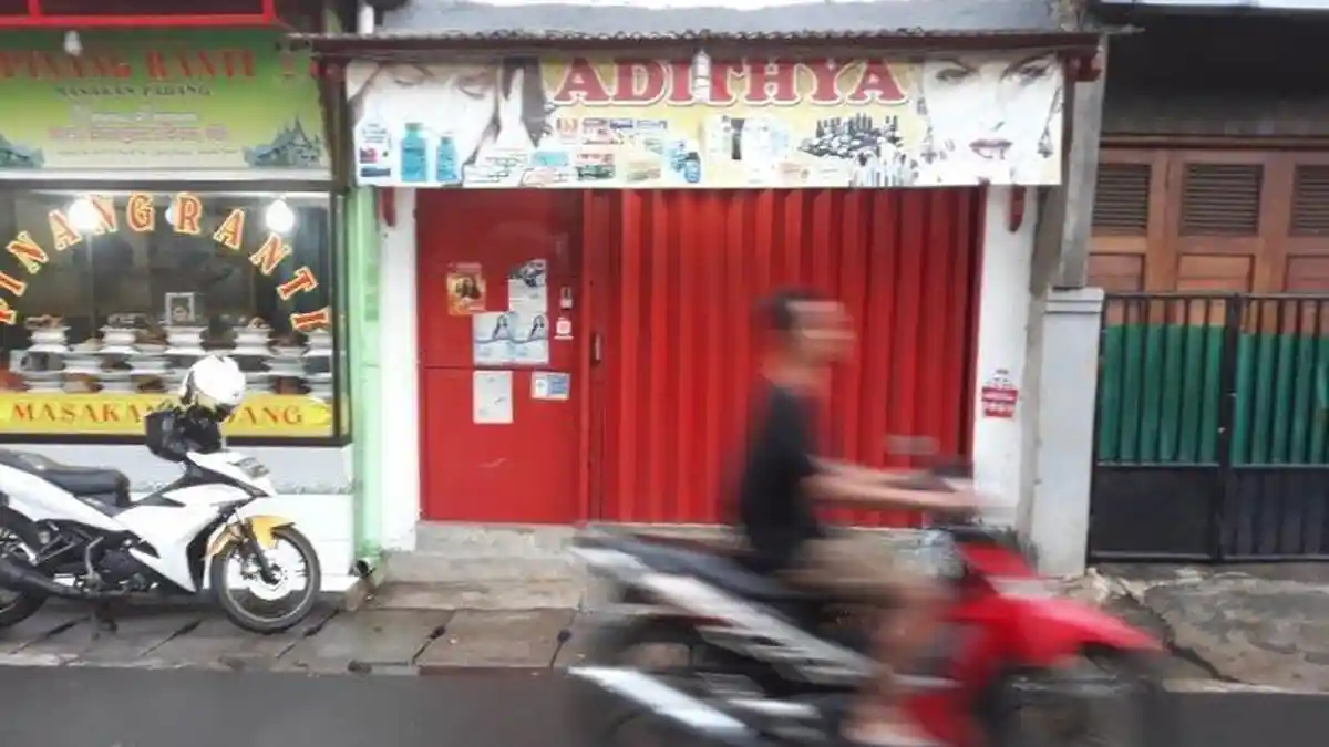 Ditemukan Dompet Diduga Milik Begal di Cipayung, Isinya Puluhan Kartu ATM dan STNK