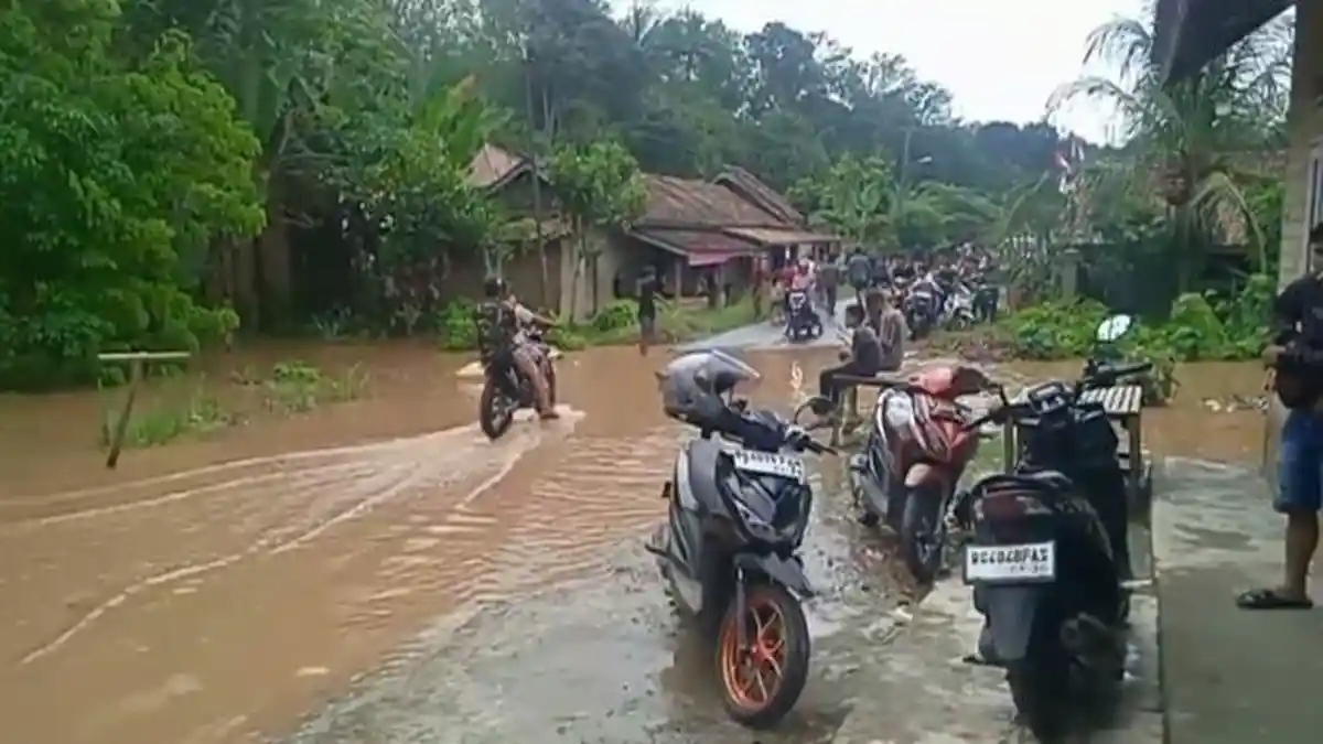 Hujan Deras Kembali Picu Banjir di OKU, Ketinggian Air Capai 2 Meter, Terdampak ke Puluhan Rumah