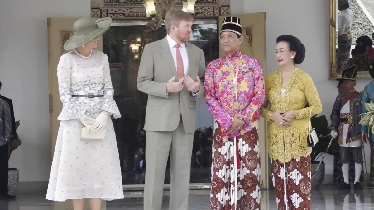 Ratu Maxima Langsung Lepas Sarung Tangan Saat Bersalaman dengan Sri Sultan