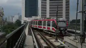 Kereta-LRT-Jabodebek-tiba-di-Stasiun-di-kawasan-Jakarta-Selatan-Rabu-2852025.jpg