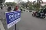 Petugas Kepolisian Lakukan Razia Kendaraan Bermotor