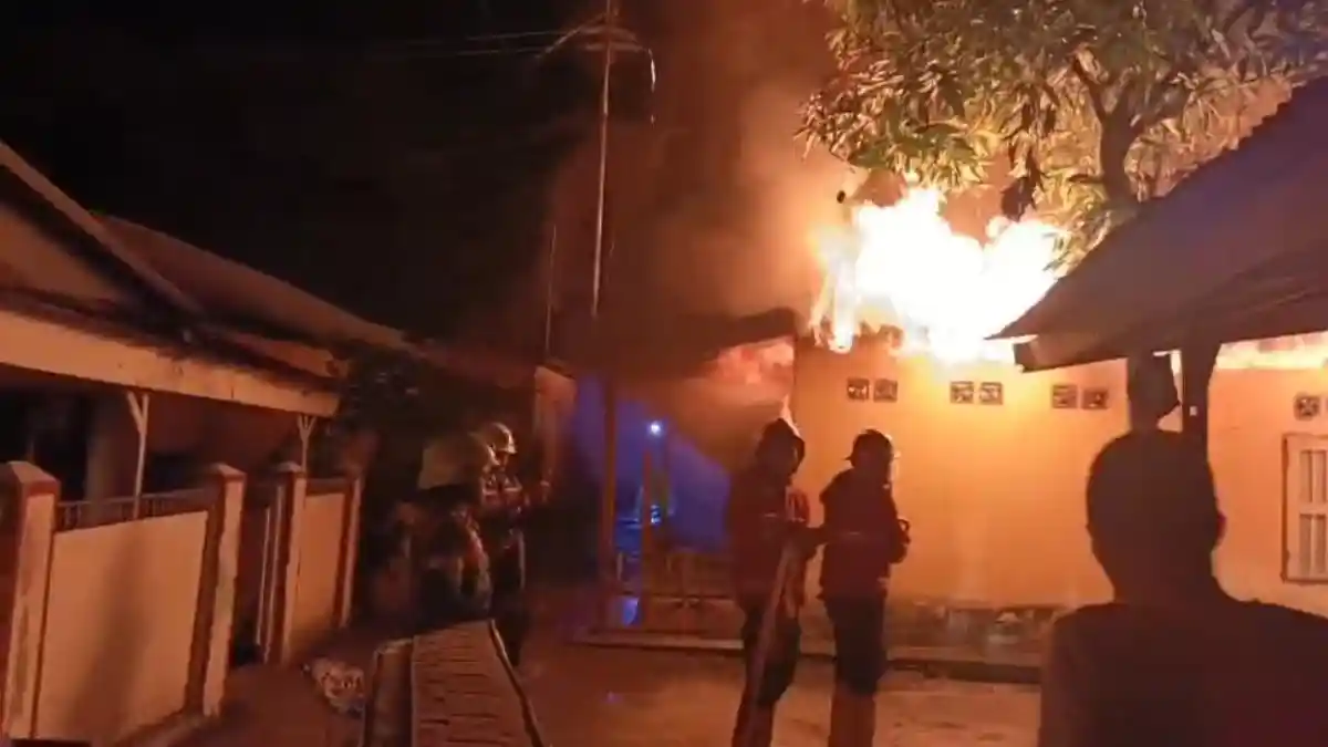 3 BERITA POPULER PADANG: 4 Rumah Terbakar, Pasangan Remaja Terjaring Razia dan Kekalahan Kabau Sirah
