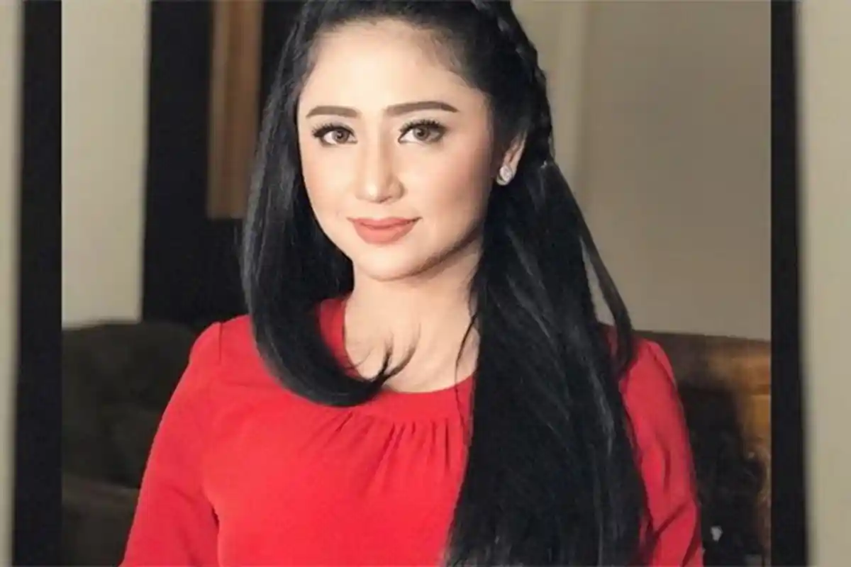 Percakapan WhatsApp Dewi Perssik dan Seorang Pria Tersebar, Isi Chatnya Bikin Netizen Berkomentar!