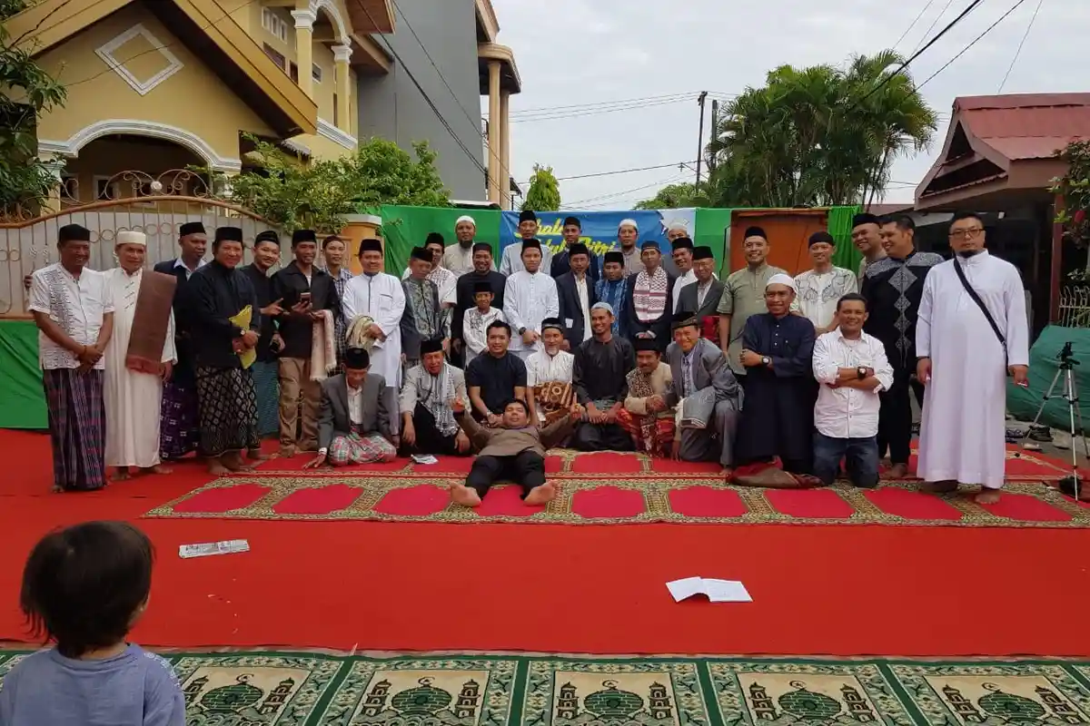 Takmir dan Pemuda Masjid Arrahmah Tabaria 'Pindahkan' Masjid ke Jalan