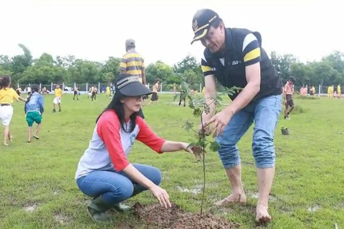 Gereja Katedral Atambua Peringati Hari HAM Sedunia Dengan Tanam Pohon