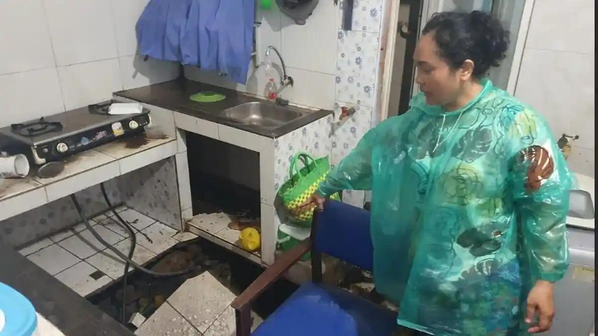 Tembok Pembatas Jebol, Banjir Landa Belasan Rumah di Sidomulyo Malang, Warga Sempat Terseret Arus