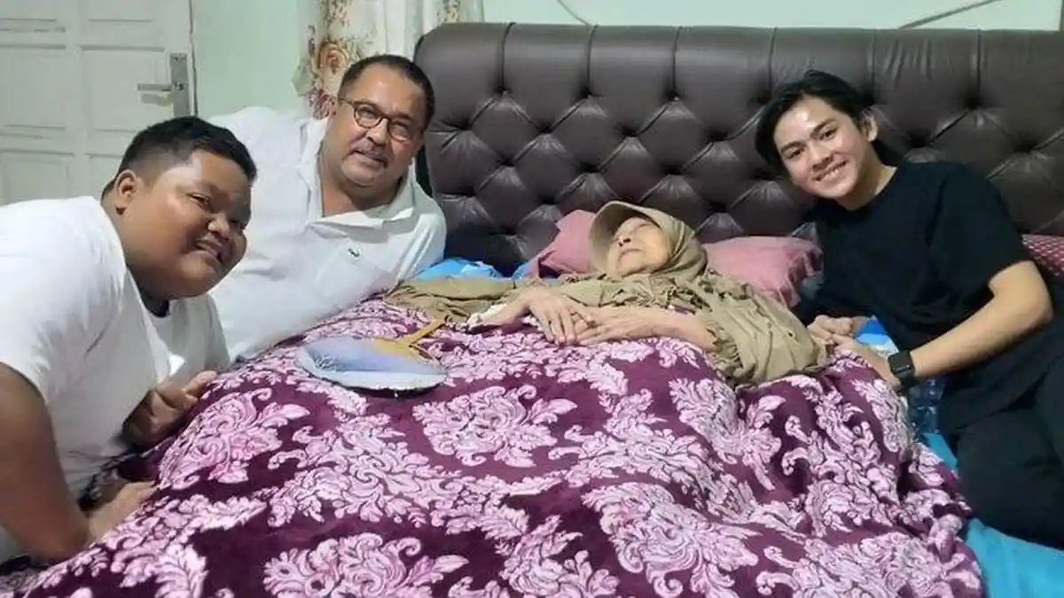 Dievakuasi ke Hotel, Ini Kondisi Pemeran ‘Mak Nyak’