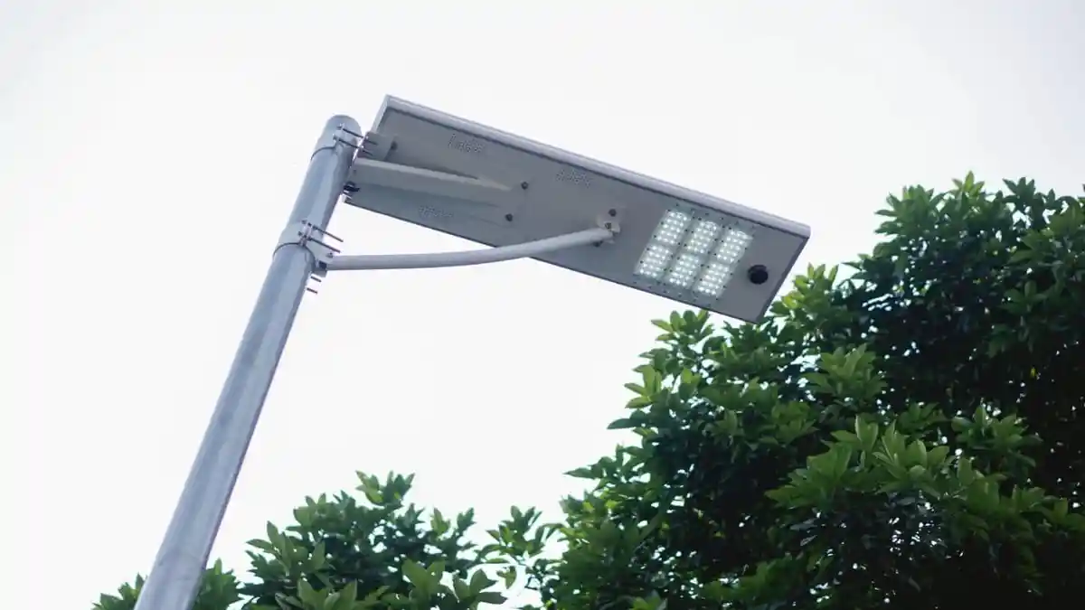 200 Ribu Lampu PJU Bertenaga Surya akan Dipasang di 18 Provinsi