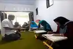 kapolsek-di-lumajang-mengajar-ngaji.jpg