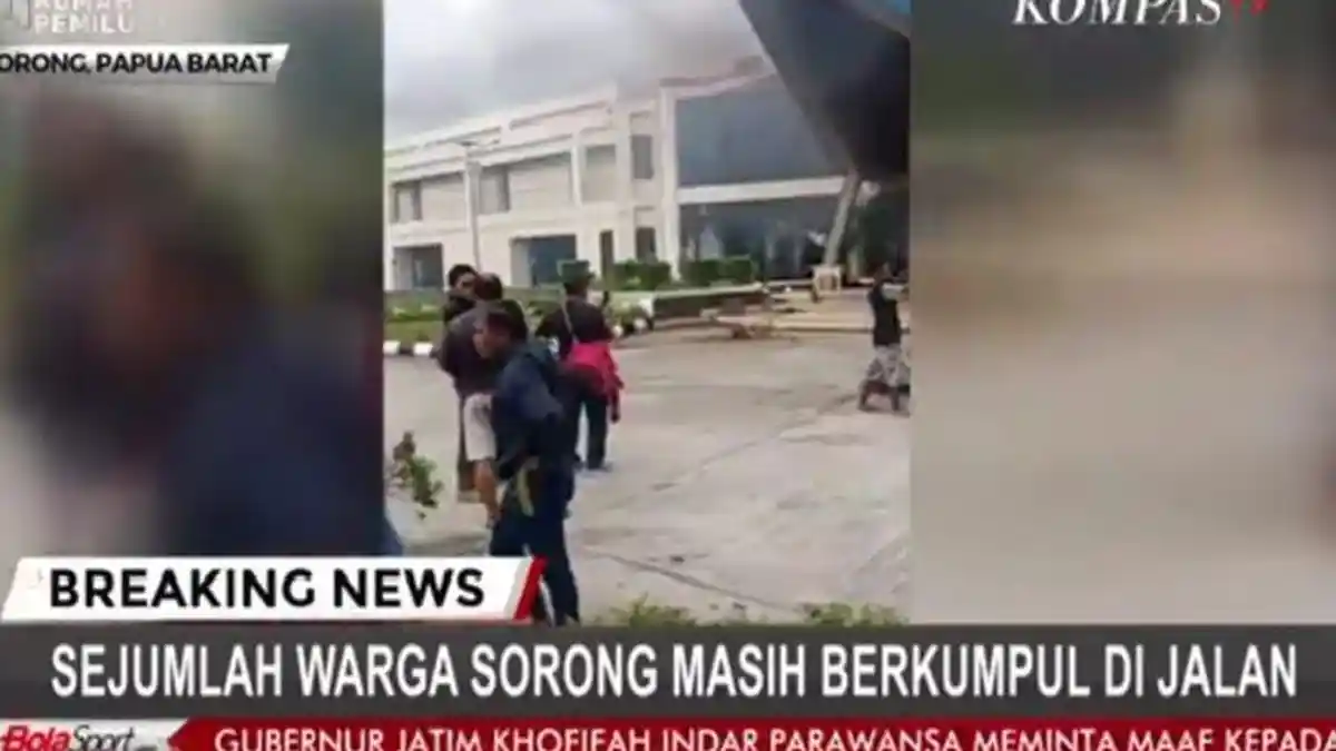 TERKINI, Massa di Kota Sorong Papua Barat Bakar Dua Kios dan Blokade Jalan