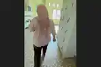 Tangkapan-layar-seorang-wanita-mendatangi-SPPG-Prapat-Janji-setelah-didug.jpg
