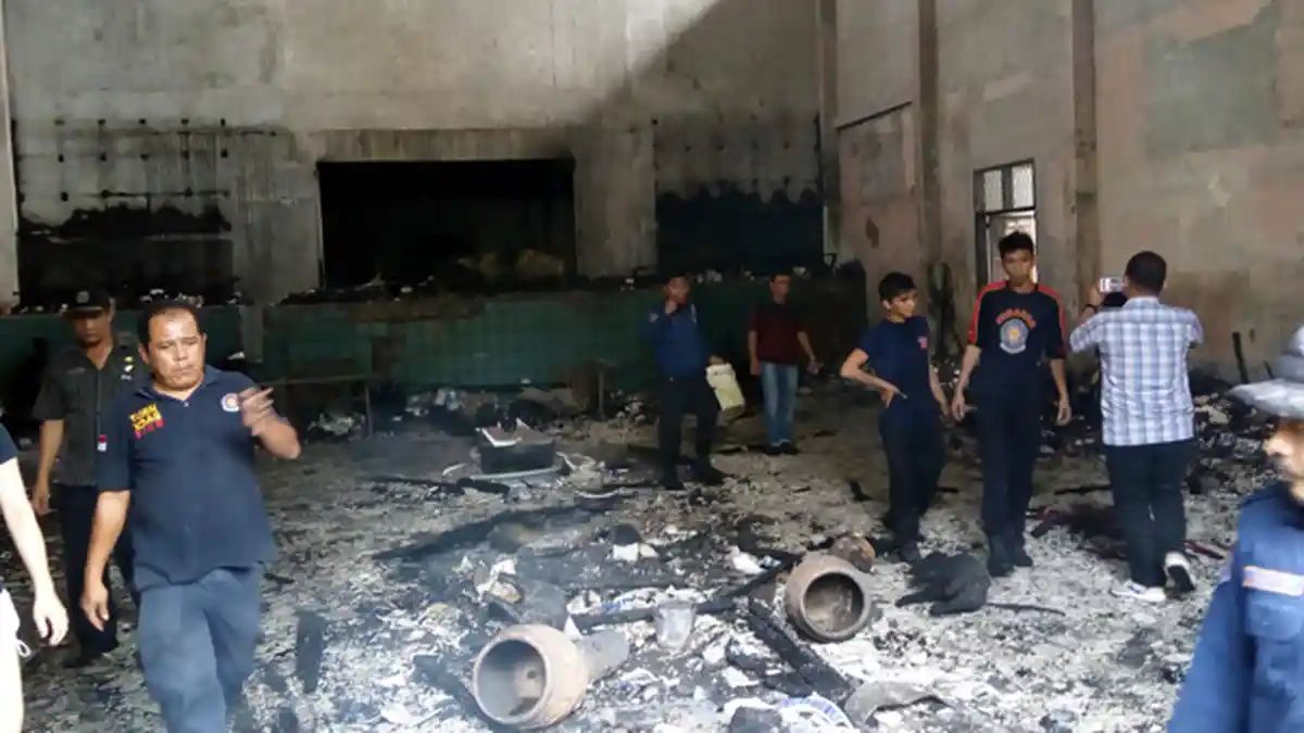 10 Mobil Pemadam Kebakaran Dikerahkan Padamkan Api Bangunan Bekas Vihara